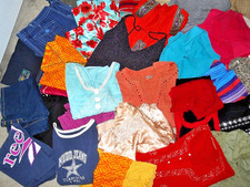 Lote por atacado de 32 peças de roupas femininas-calças-jeans-shorts-tops-camisetas e mais comprar usado Lote por atacado de 32 peças de roupas femininas-calças-jeans-shorts-tops-camisetas e mais comprar usado  Enviando para Brazil