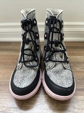 Size sorel girls for sale  West Covina