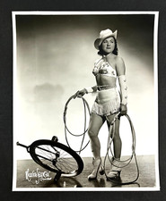 Foto promocional vintage carnaval vaqueira monociclo performer performer vaudeville década de 1940 comprar usado  Enviando para Brazil