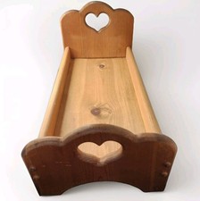 Usado, Cama de boneca vintage de madeira – Design de recorte de coração precioso - Madeira maciça comprar usado  Enviando para Brazil