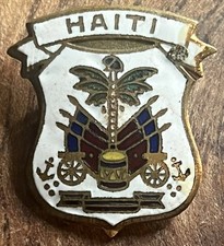 Ancien insigne émaillé d'occasion  Pont-l'Abbé-d'Arnoult