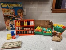 Conjunto de brinquedos de supermercado vintage da década de 1970 com dinheiro fictício e mantimentos com caixa Og, usado comprar usado  Enviando para Brazil