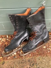 Patins de gelo de couro vintage preto Foot-Fitters LTD Londres com display decorativo comprar usado Patins de gelo de couro vintage preto Foot-Fitters LTD Londres com display decorativo comprar usado  Enviando para Brazil