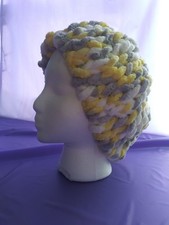 Chapéu feito à mão branco cinza amarelo primeira vez artesão! Prepare-se para o inverno! comprar usado  Enviando para Brazil