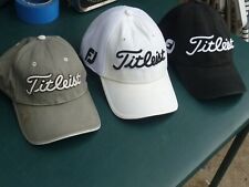 3 chapéus de golfe Titleist - comprados na propriedade - colocados na máquina de lavar, usado comprar usado  Enviando para Brazil