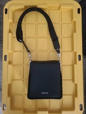 Tiracolo pequeno Calvin Klein Fay norte/sul preto/prata tamanho único comprar usado  Enviando para Brazil