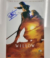 Warwick Davis assinado Willow 12x18 pôster fotográfico #2 autógrafo (B) ~ Beckett BAS comprar usado  Enviando para Brazil