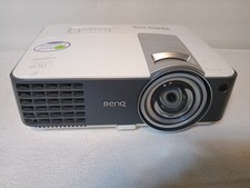 Videoproiettore professionale  usato  San Calogero