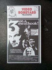Three On A Meathook vhs Best Quality Video Boneyard Original Release comprar usado Three On A Meathook vhs Best Quality Video Boneyard Original Release comprar usado  Enviando para Brazil