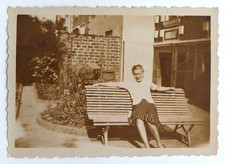 Woman seated sun d'occasion  Expédié en Belgium