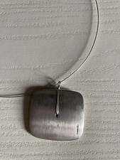 Collana con ciondolo usato  Latina