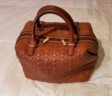 Bolsa acolchoada Carolina Herrera marrom Andy 13 comprar usado Bolsa acolchoada Carolina Herrera marrom Andy 13 comprar usado  Enviando para Brazil