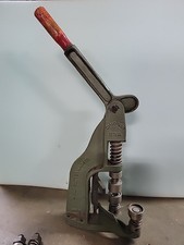 Máquina de botão útil comprar usado Máquina de botão útil comprar usado  Enviando para Brazil