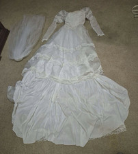 gorgeous wedding dress for sale  Johnstown