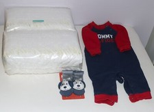 Macacão Tommy Hilfiger bebê corpo inteiro meninos 3-6 meses + Sapatos e swaddlers novos comprar usado  Enviando para Brazil