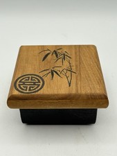 Caixa de bugigangas de madeira tema bambu/asiático tampa quadrada marrom parte inferior pintada de preto comprar usado  Enviando para Brazil
