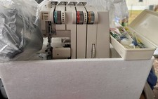 Máquina de costura Singer Ultralock 14U64A 4 fios com pedal comprar usado  Enviando para Brazil