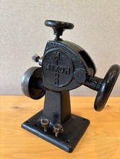 Rara máquina de gravação de couro sapateiro Mikon Rafflenbeul roda de fudge comprar usado Rara máquina de gravação de couro sapateiro Mikon Rafflenbeul roda de fudge comprar usado  Enviando para Brazil