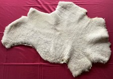 Belle peau mouton d'occasion  Puy-l'Évêque