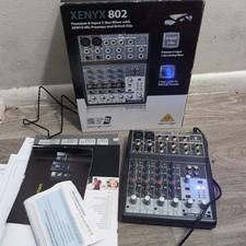 Console de mixagem Behringer Xenyx 802, premium 8 entradas 2 barramentos preto com adaptador de energia comprar usado  Enviando para Brazil