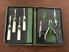 Usado, Conjunto de manicure vintage em estojo de couro verde ~ Alemanha Ocidental comprar usado  Enviando para Brazil