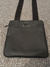Bolsa tiracolo Armani Exchange Criss logotipo cruz azul marinho 952571 3F868 31721, usado comprar usado Bolsa tiracolo Armani Exchange Criss logotipo cruz azul marinho 952571 3F868 31721, usado comprar usado  Enviando para Brazil