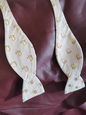 Gravata borboleta de seda golfe THE MASTERS Augusta National GA listras reversíveis logotipo bandeira comprar usado Gravata borboleta de seda golfe THE MASTERS Augusta National GA listras reversíveis logotipo bandeira comprar usado  Enviando para Brazil