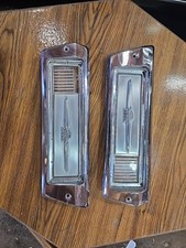 🦅 1968 Ford Thunderbird moldura de luz indicadora frontal com par de lentes FOMOCO FABRICANTE DE EQUIPAMENTO ORIGINAL comprar usado 🦅 1968 Ford Thunderbird moldura de luz indicadora frontal com par de lentes FOMOCO FABRICANTE DE EQUIPAMENTO ORIGINAL comprar usado  Enviando para Brazil