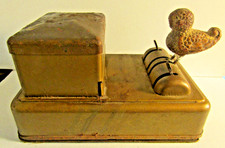 Dispensador de cigarro vintage antigo de metal bronze BIRD comprar usado Dispensador de cigarro vintage antigo de metal bronze BIRD comprar usado  Enviando para Brazil