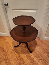 Two tiered table for sale  Mount Prospect