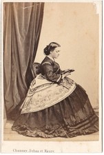 Nobility woman reading d'occasion  Expédié en Belgium