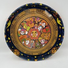Usado, Antigo Meio Século MCM Cheinco Signos do Zodíaco Bandeja de Estanho Redonda Astrologia Retrô comprar usado Usado, Antigo Meio Século MCM Cheinco Signos do Zodíaco Bandeja de Estanho Redonda Astrologia Retrô comprar usado  Enviando para Brazil