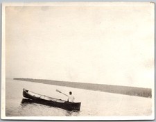 Canoa de remo vintage instantânea masculina no lago década de 1920 comprar usado  Enviando para Brazil