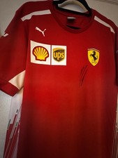 Camiseta Ferrari assinada por Charles Leclerc comprar usado  Enviando para Brazil