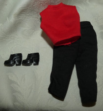 CAMISA VERMELHA BARBIE PET DOCTOR 2000 CALÇA CAPRI PRETA SAPATOS MODA PARA BONECA comprar usado  Enviando para Brazil