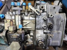 Pompa iniezione mercedes.240d usato  Valenzano