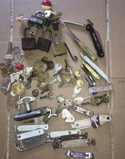 Usado, Facas, chaves, fechaduras, abridores de latas, diversos pequenos aparelhos de metal comprar usado  Enviando para Brazil