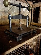 Presse fonte cuivre. d'occasion  Saint-Laurent-sur-Gorre