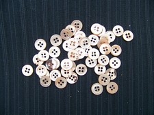 Boutons nacre beige d'occasion  Dangé-Saint-Romain