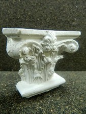 Mezzo capitello gesso usato  Napoli