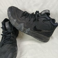 Nike Kyrie 4 Blackout basquete masculino 943806-008 estampa alta tamanho EUA 9 EUR42.5 comprar usado Nike Kyrie 4 Blackout basquete masculino 943806-008 estampa alta tamanho EUA 9 EUR42.5 comprar usado  Enviando para Brazil