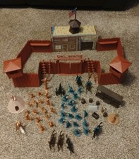 Usado, 1964 MARX FORT APACHE PLAY SET COM CONSTRUÇÃO DE SUPRIMENTOS DE CALVÁRIO DOS EUA! comprar usado  Enviando para Brazil