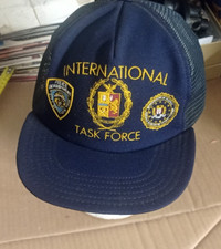 Vecchio berretto cappello usato Vecchio berretto cappello usato  Roma