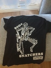 Camiseta Supreme x Body Snatchers logotipo caixa preta tamanho grande L ossos esqueleto, usado comprar usado  Enviando para Brazil
