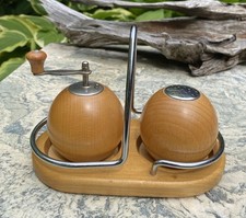 Shaker de sal MCM e moedor de pimenta bola redonda de madeira 2,5 x 2,5 cada um com suporte Itália comprar usado  Enviando para Brazil