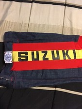CALÇA JEANS MOTOCROSS VINTAGE SUZUKI COMPETIÇÃO PLUS PRODUTOS DE CORRIDA LEITURA RARA comprar usado  Enviando para Brazil