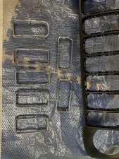 Griglia radiatore nero usato  Sirolo
