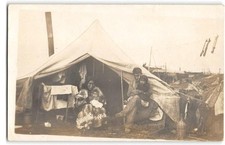 Cartão postal foto família esquimó e barraca RPPC índios nativos americanos do Alasca década de 1910 comprar usado  Enviando para Brazil