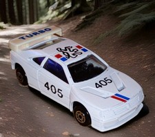 Maisto diecast white for sale  SHEFFIELD