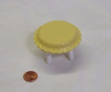 Conjunto de mesa lateral amarela e branca para casa de bonecas Fisher Price Loving Family de aniversário comprar usado Conjunto de mesa lateral amarela e branca para casa de bonecas Fisher Price Loving Family de aniversário comprar usado  Enviando para Brazil